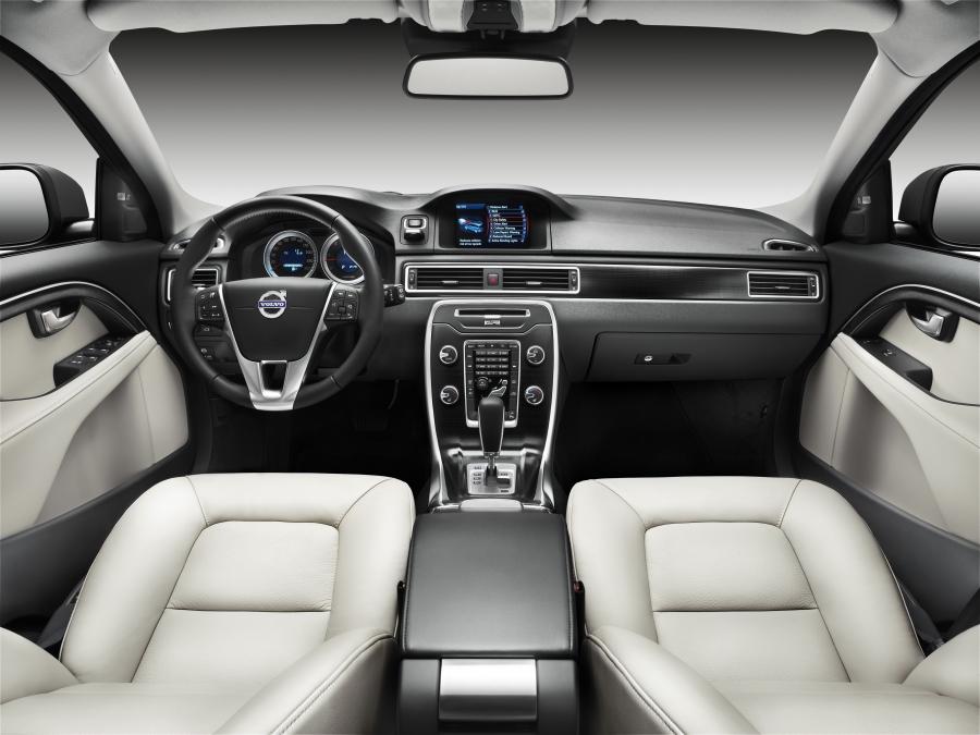  Volvo V70 2012 года  (фото 2 из 4)